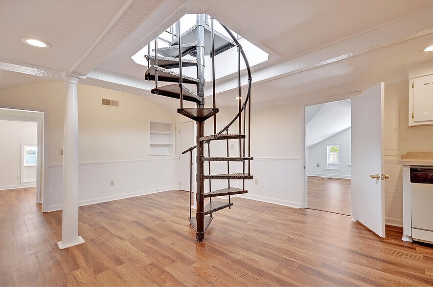 More Photos Of 635 E Bay St, Charleston Office Residential For Lease