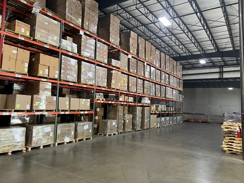 More Photos Of 13201 Arrington Rd, Grandview Manufacturing For Lease