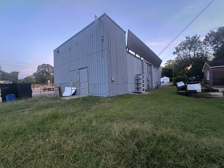 More Photos Of 3145 N Watkins St, Memphis General Retail For Sale