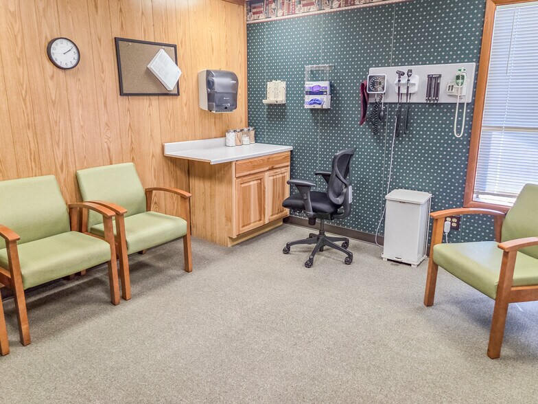 More Photos Of 1881 W Washington St, Stayton Skilled Nursing Facility For Lease