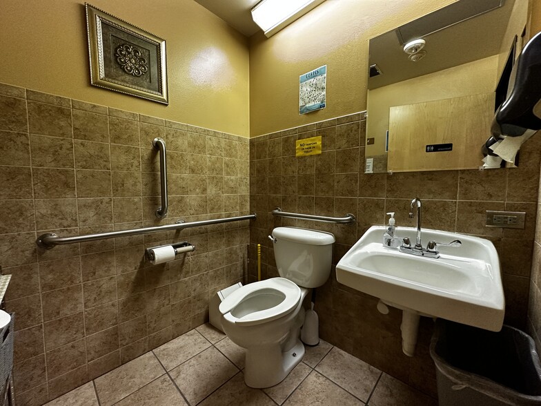 More Photos Of 1805 Kipling St, Lakewood Medical For Sale
