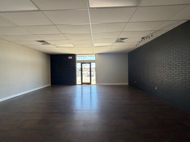 More Photos Of 700 S Main St, Andrews General Retail For Lease
