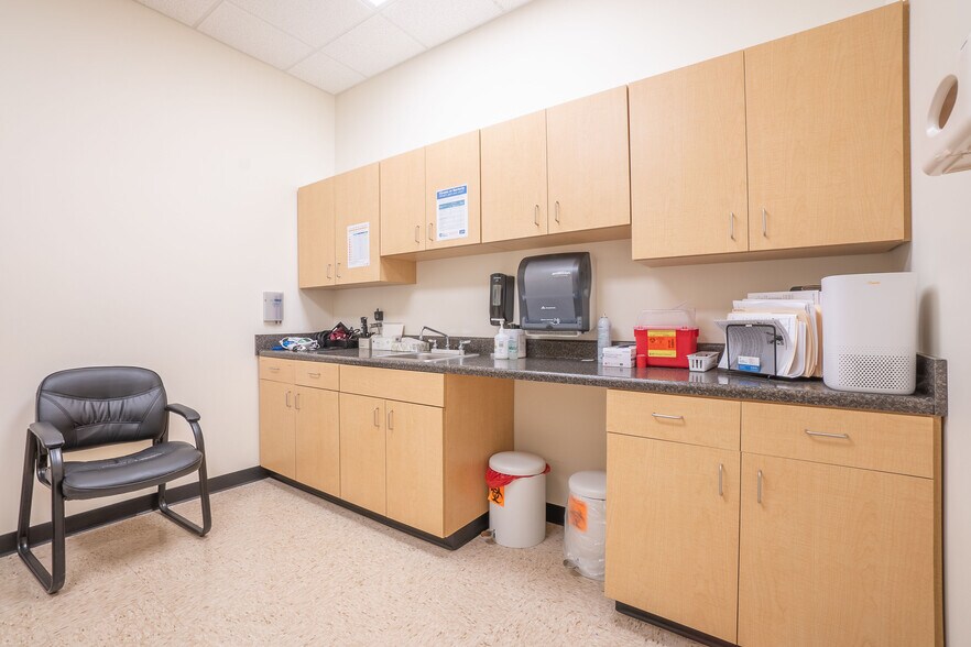 More Photos Of 227 Monogard Dr, Manchester Medical For Sale