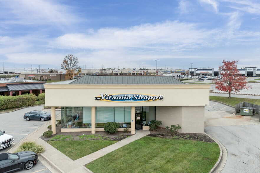 More Photos Of 127 W Tiverton Way, Lexington Unknown For Lease