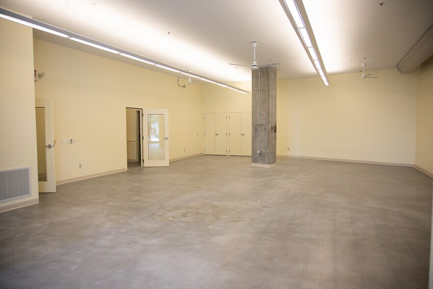 More Photos Of 601 W Rosemary St, Chapel Hill Apartments For Lease