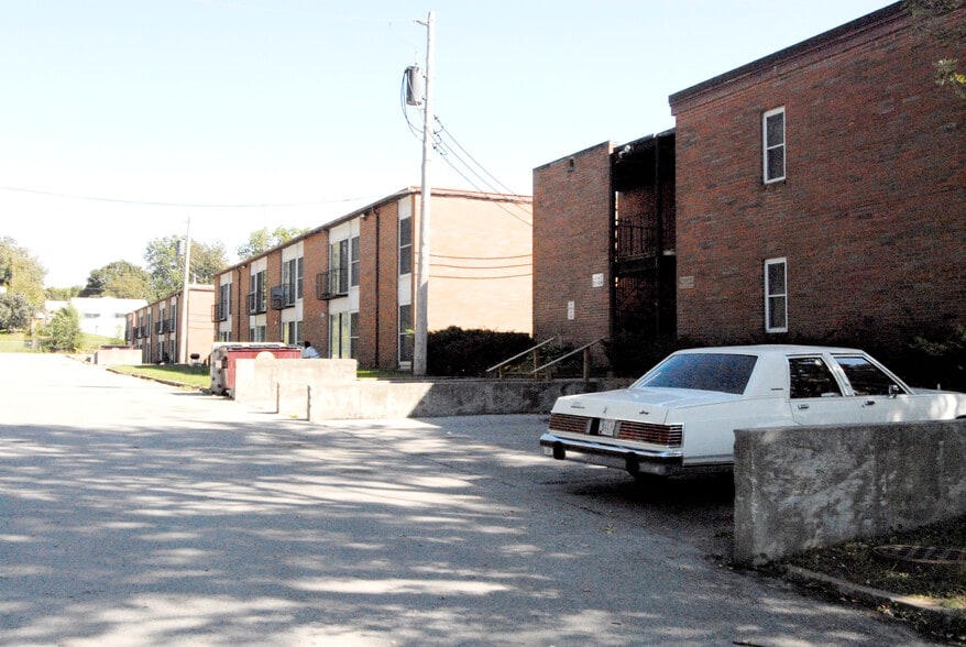 More Photos Of 1100 Arthur St, Iowa City Apartments For Sale