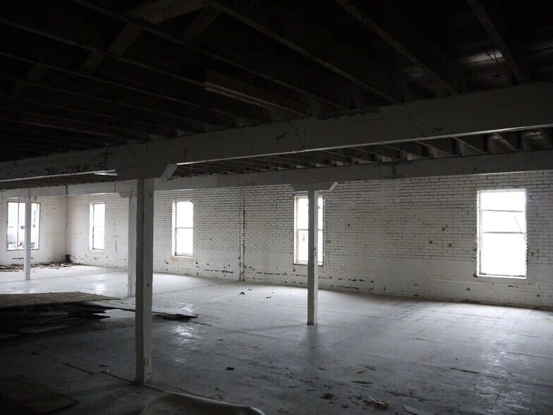 More Photos Of 890 Navajo St, Denver Warehouse For Lease