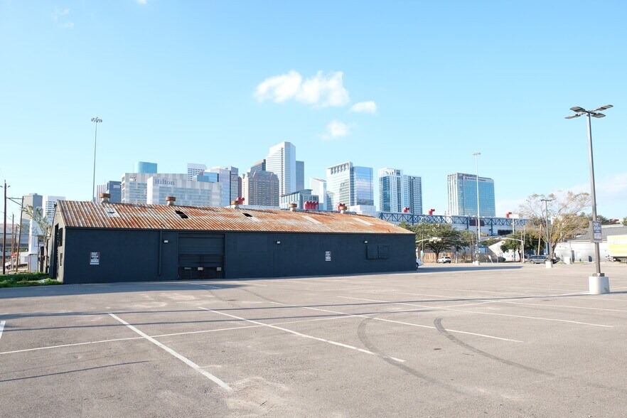 More Photos Of 1315 St Emanuel St, Houston General Retail For Lease