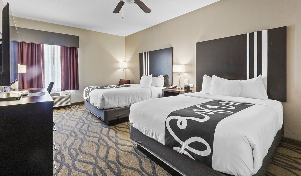 More Photos Of 203 E Highway 90, Luling Hotel For Sale