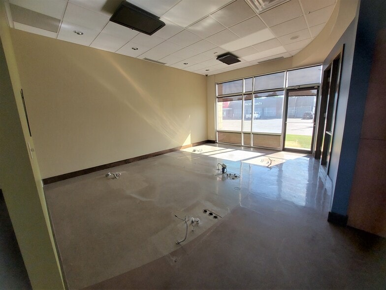 More Photos Of 5212 48 St, Red Deer Office For Sale