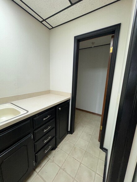 More Photos Of 101 SE 4th St, Moore Office For Lease