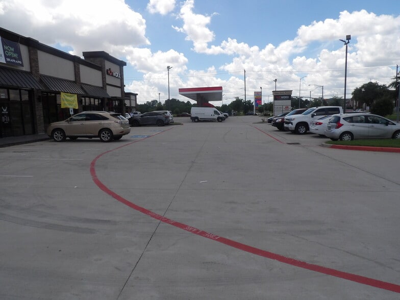 More Photos Of 3401 East Blvd, Deer Park Storefront For Lease
