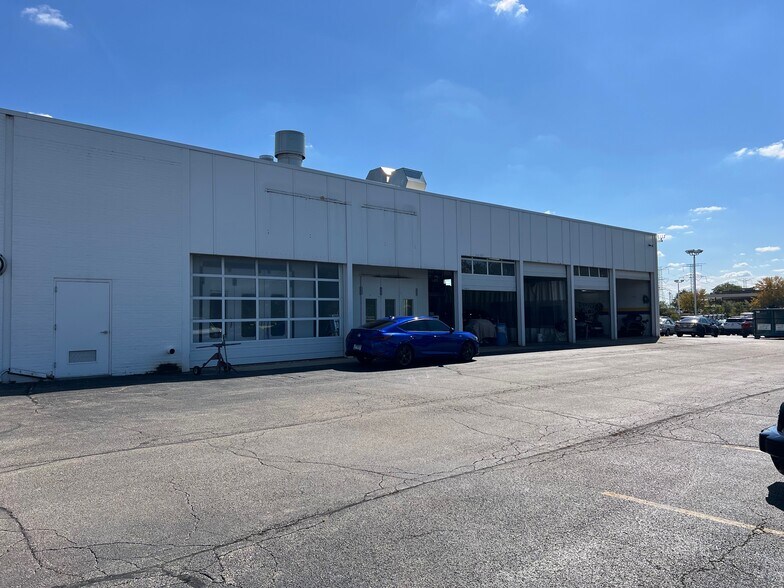 More Photos Of 1385 E Chicago St, Elgin Auto Repair For Lease