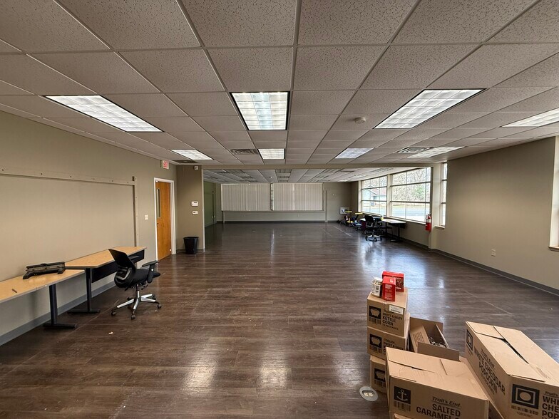 More Photos Of 3497 S 9th St, Kalamazoo Office For Lease
