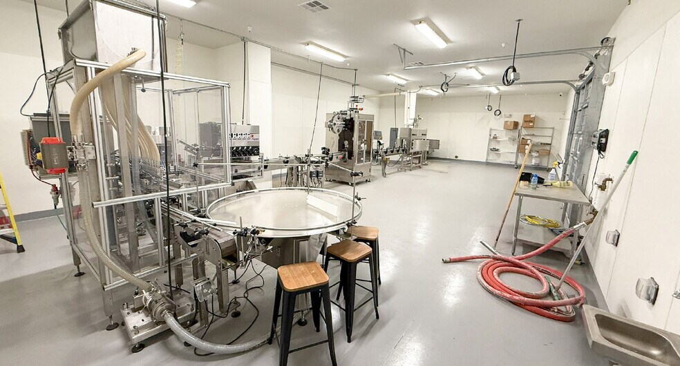 More Photos Of 1450 Enterprise Dr, Lemoore Warehouse For Sale