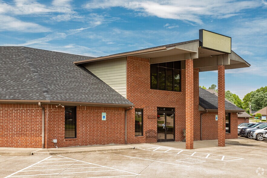 Primary Photo Of 1333 Arapaho Ave, Springdale Medical For Lease