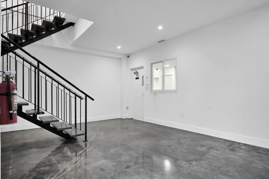 More Photos Of 7311 NW 12th St, Doral Light Distribution For Sale