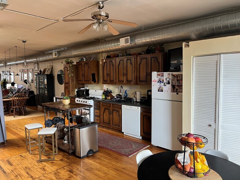 More Photos Of 1259 N milwaukee Ave, Chicago General Retail For Sale