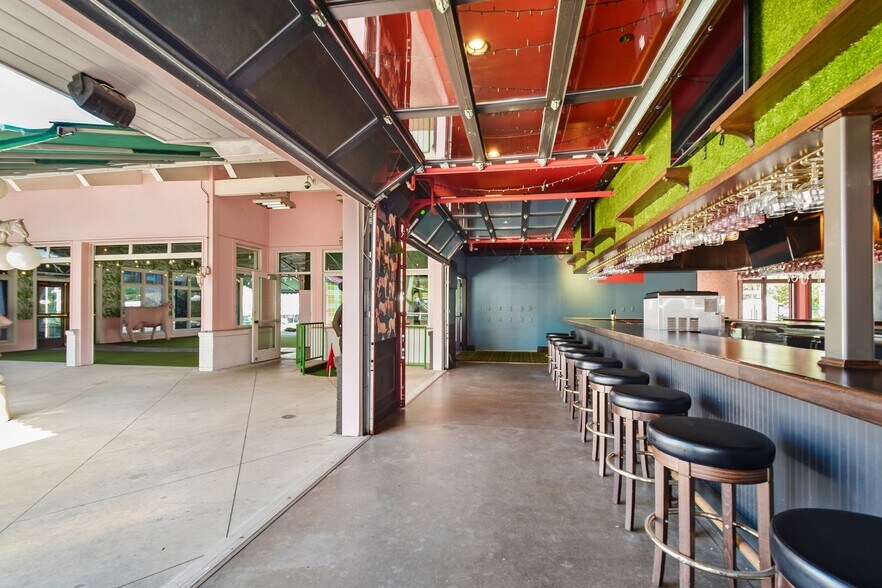 More Photos Of 2501 & 2519 Marshall St NE, Minneapolis Restaurant For Lease