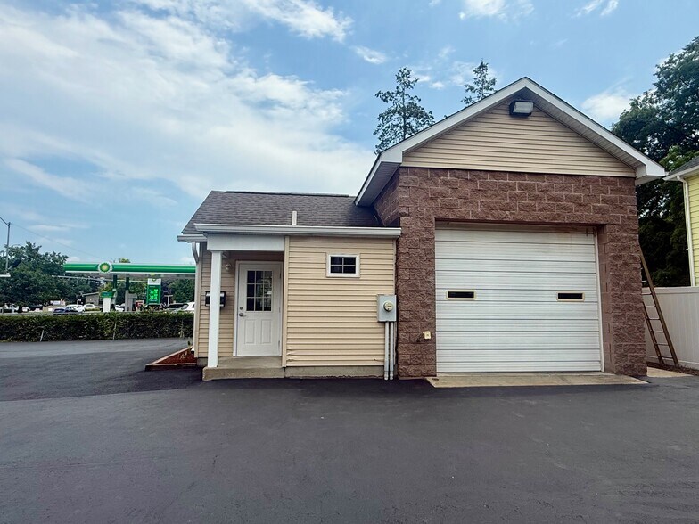 More Photos Of 337 Broadway, Kingston Freestanding For Lease