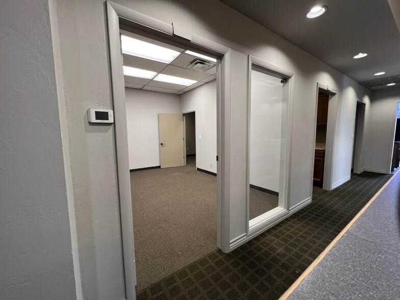 More Photos Of 2800 NW 36th St, Oklahoma City Office For Lease