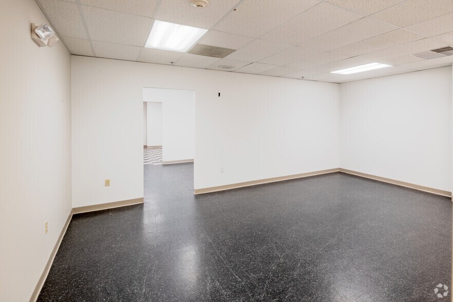 More Photos Of 2 Corporate Pl, Middletown Office For Lease