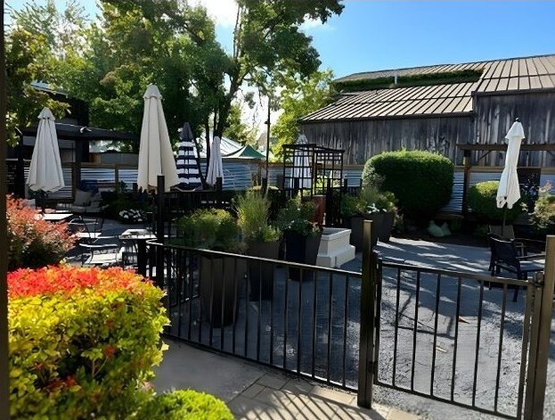 More Photos Of 258 N Kutch St, Carlton Storefront For Sale