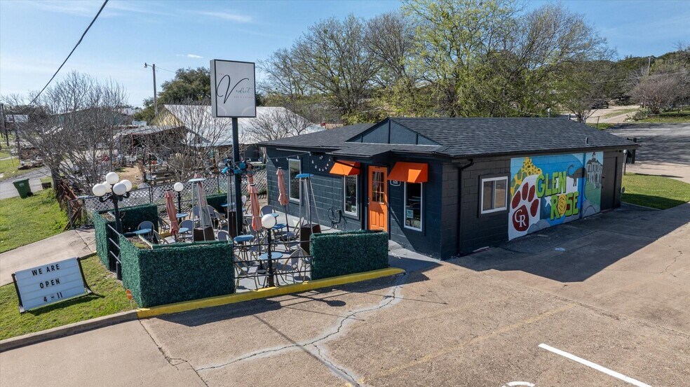 More Photos Of 608 SW Big Bend Trl, Glen Rose Restaurant For Sale