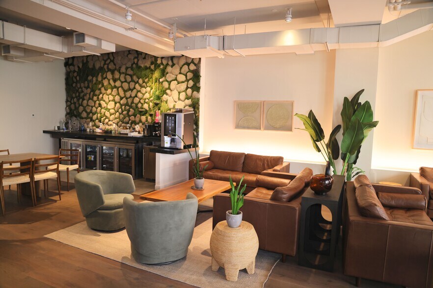 More Photos Of 331 Park Ave S, New York Office For Lease