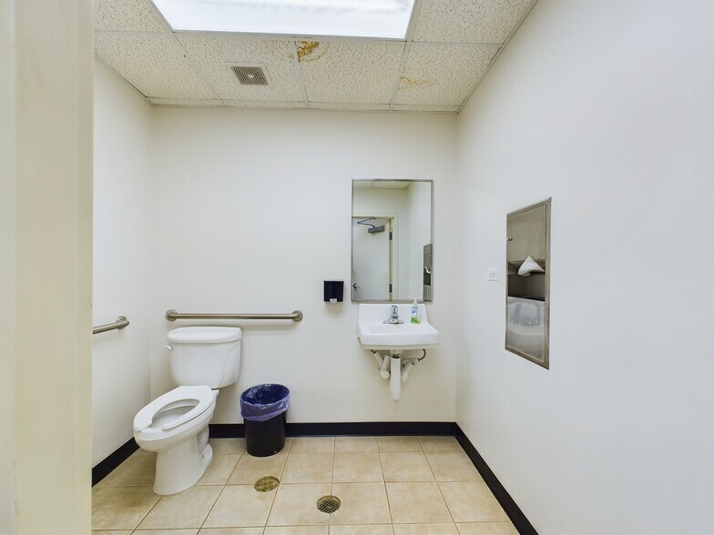 More Photos Of 3750 Industrial Ave, Rolling Meadows Warehouse For Sale