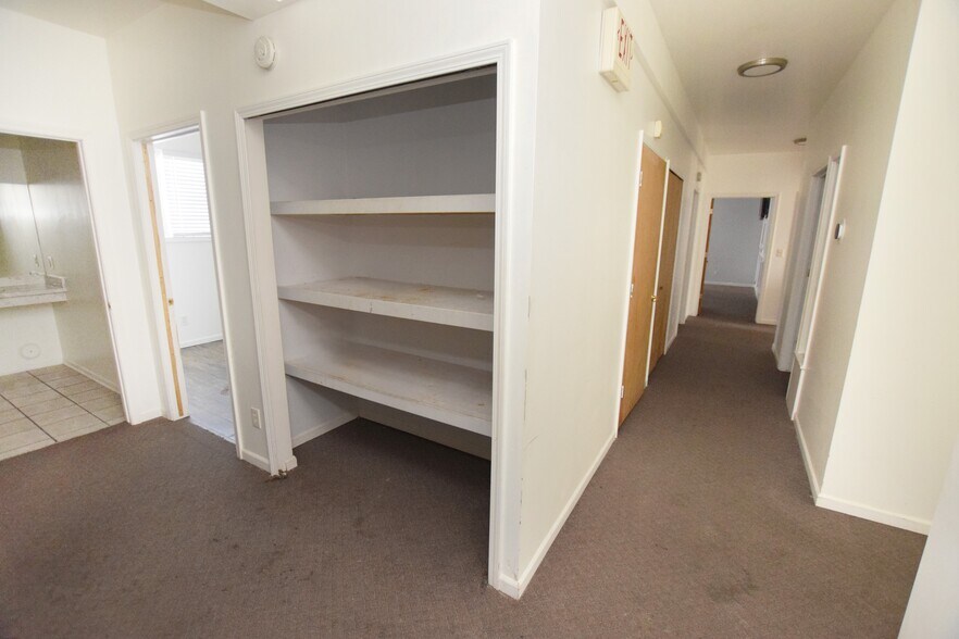 More Photos Of 401 Garland St, Flint Office For Sale