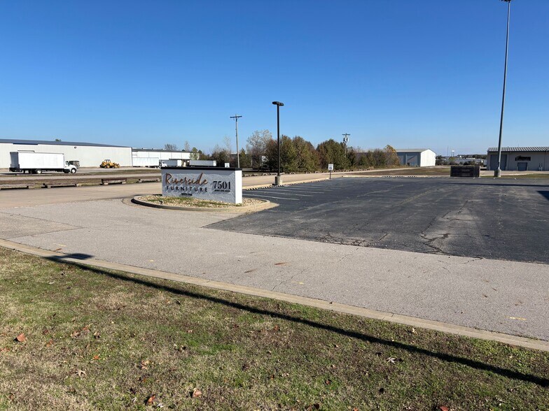 More Photos Of 7501 Jenny Lind Rd, Fort Smith Office For Sale