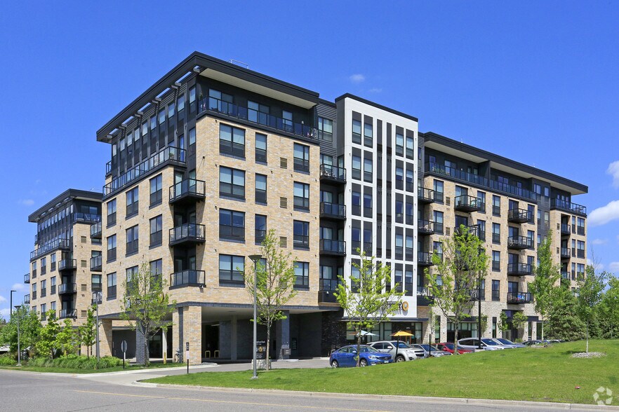 More Photos Of 1700 Plymouth Rd, Minnetonka Apartments For Lease