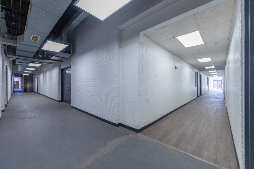 More Photos Of 1519 E Main St, St Charles Warehouse For Lease