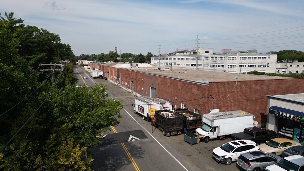 More Photos Of 75-79 Commercial Ave, Garden City Warehouse For Lease