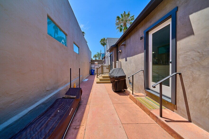 More Photos Of 1321-1325 Abbot Kinney Blvd, Venice Freestanding For Sale