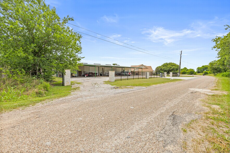 More Photos Of 414 County Road 437, Eddy Service For Sale