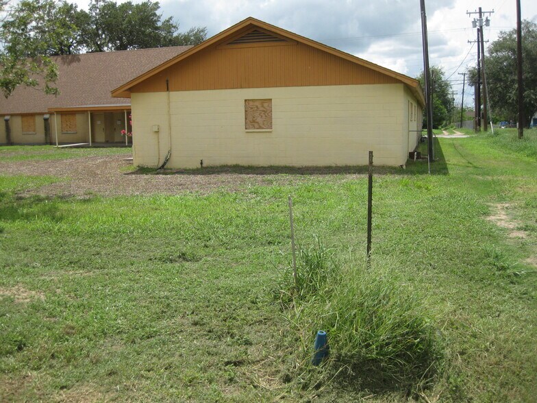 More Photos Of 248 SW 1st St, Premont Religious Facility For Sale