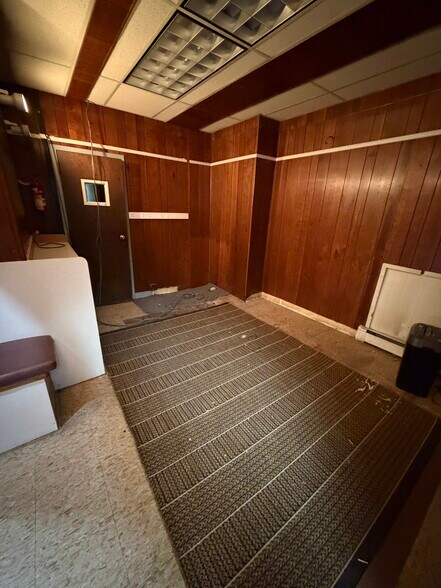 More Photos Of 21-82-21-84 Steinway St, Astoria Medical For Lease