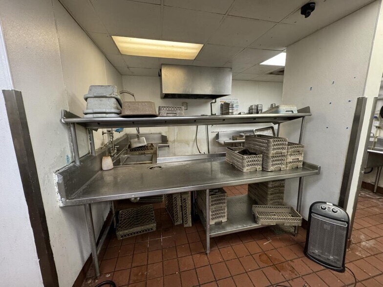 More Photos Of 4111 Timberlake Dr, Pontoon Beach Restaurant For Sale