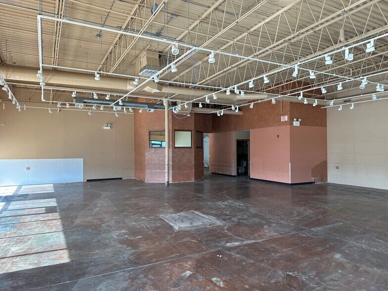 More Photos Of 15412 Route 59, Plainfield Unknown For Lease