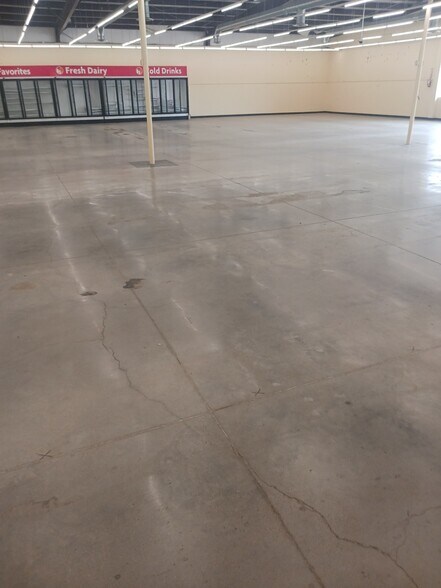 More Photos Of 901 US 49, Marvell Convenience Store For Lease