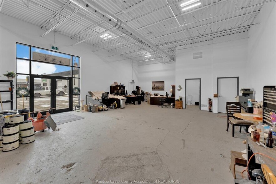 More Photos Of 1005 Walker Rd, Windsor Service For Lease