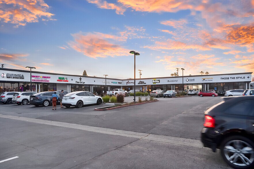369 E 17th St, Costa Mesa, CA 92627 Storefront For Sale