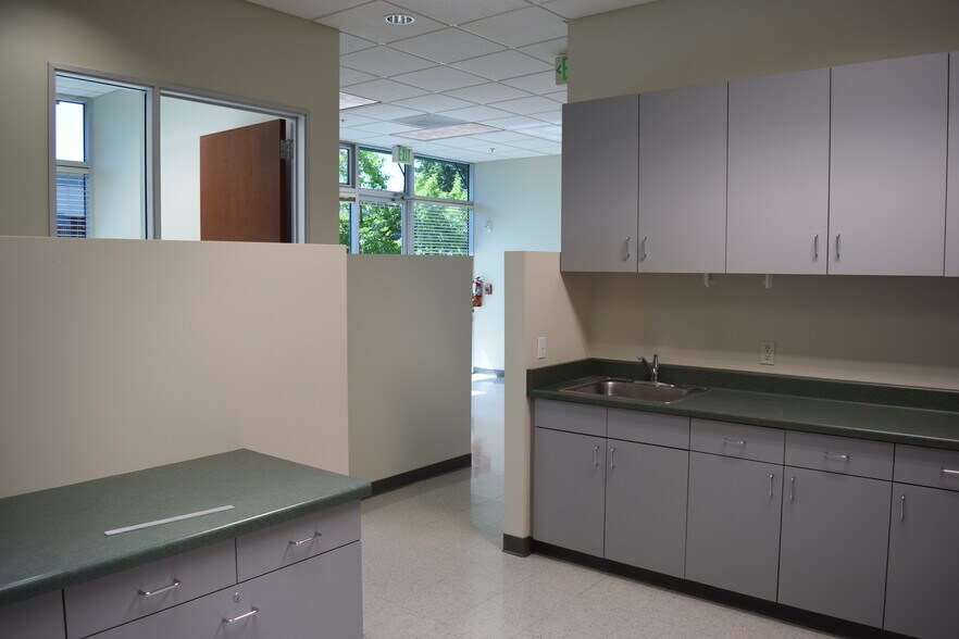 More Photos Of 572 Martin Ave, Rohnert Park Flex For Sale