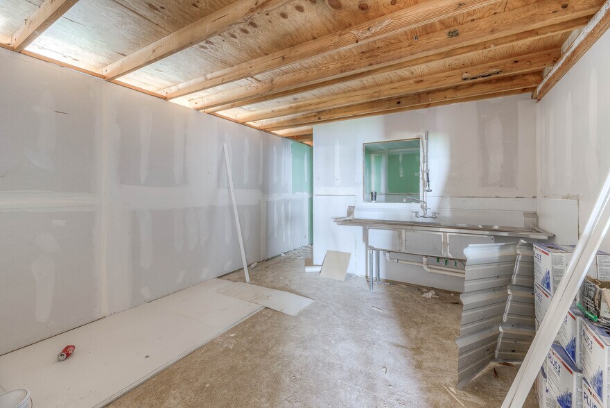 More Photos Of 4129 US-59 Hwy, Livingston Truck Terminal For Lease