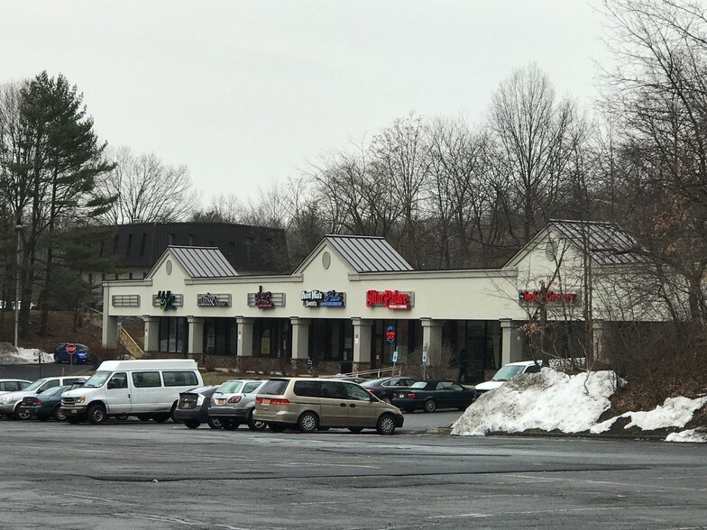 More Photos Of 6 Orangetown Shopping Ctr, Orangeburg General Retail For Lease