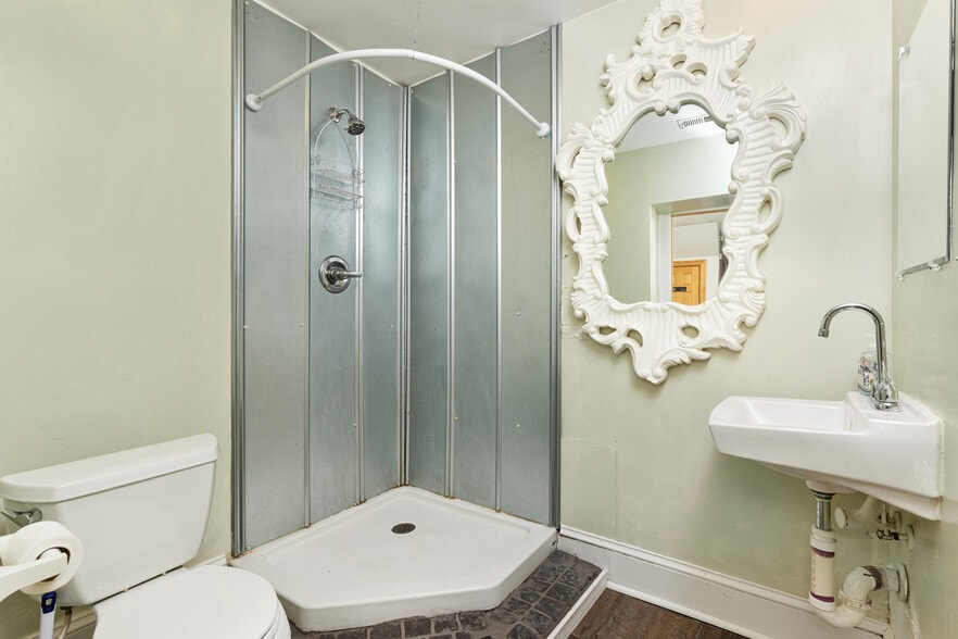 More Photos Of 238 E King St, Strasburg Storefront For Sale