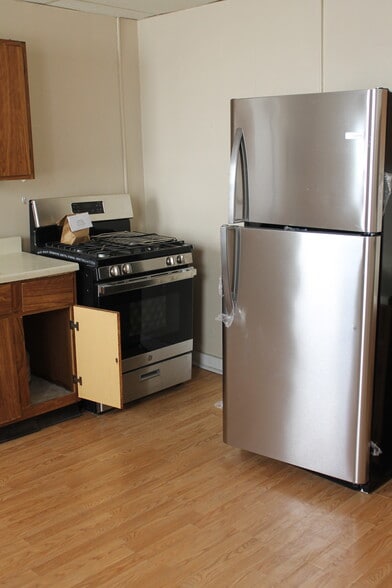 More Photos Of 12 Park Pl, Hudson Storefront Retail Residential For Lease