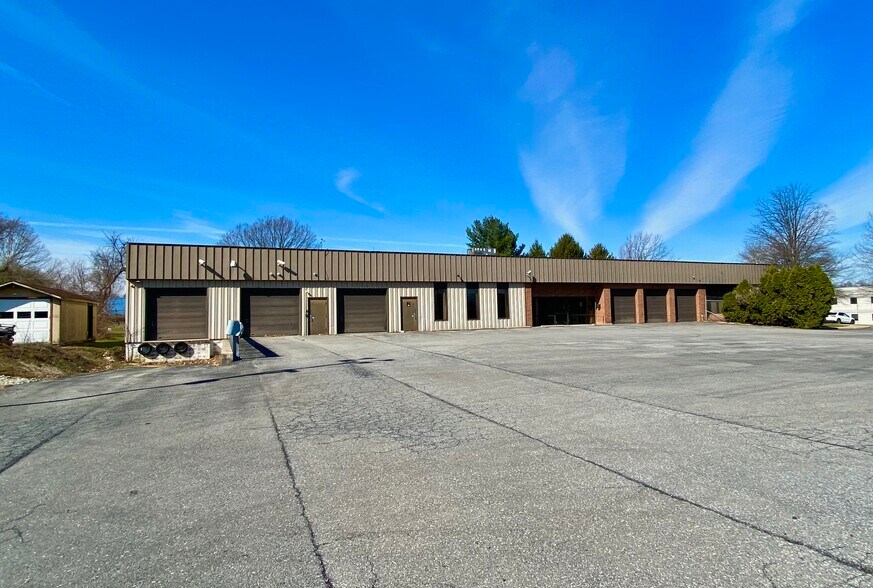 Primary Photo Of 3040 Industry Dr, Lancaster Flex For Sale